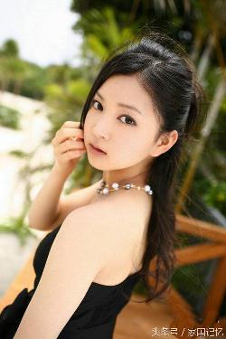 《年轻女教师》爆红！6大教学技巧让蜜桃视频点击破万？